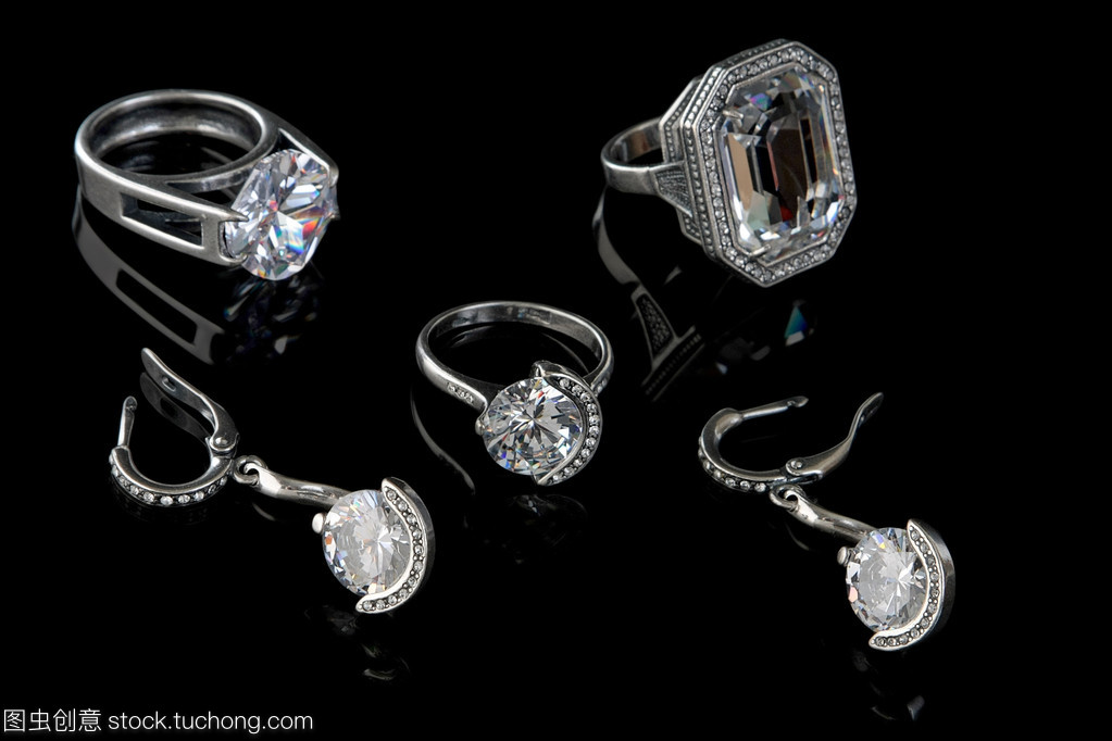 珠寶首飾 璀璨之光，映照千年文明與時(shí)尚風(fēng)華